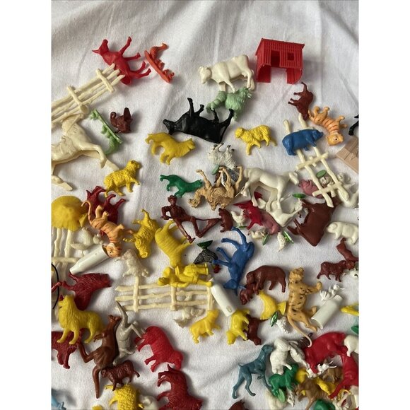 Vintage Rubber Plastic Cowboys Mix Indians Figure Collection LOT 1960's Animals - Picture 6 of 16